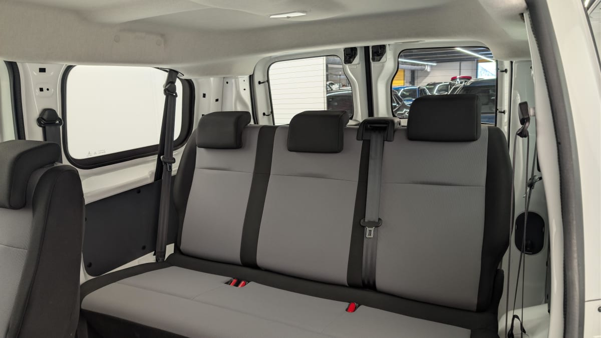 Peugeot E-EXPERT COMBI - Image 13