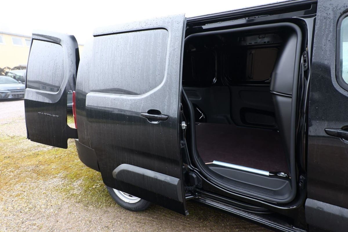 PEUGEOT PARTNER STANDARD 1.5 HDI 130 HP EAT8