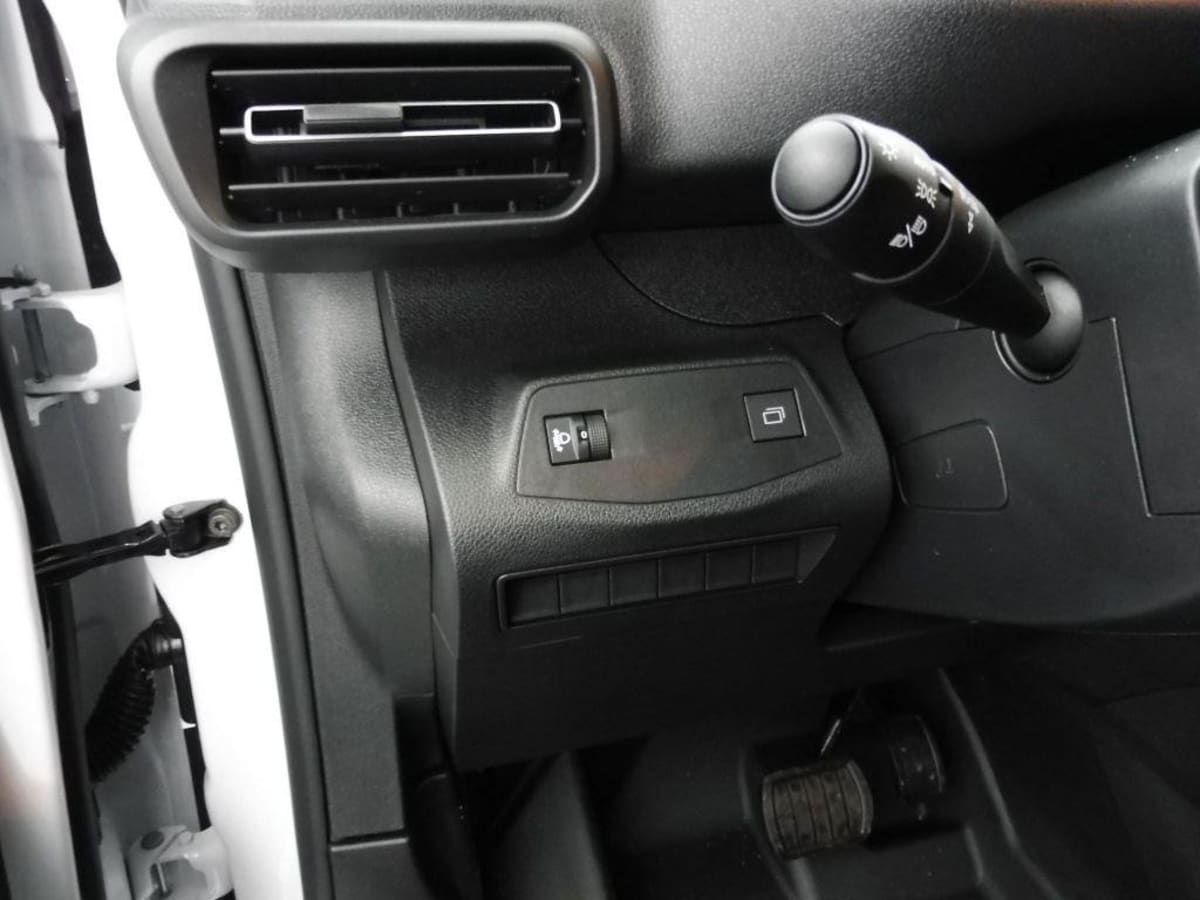 PEUGEOT PARTNER XL 950KG HDI 130CH EAT8