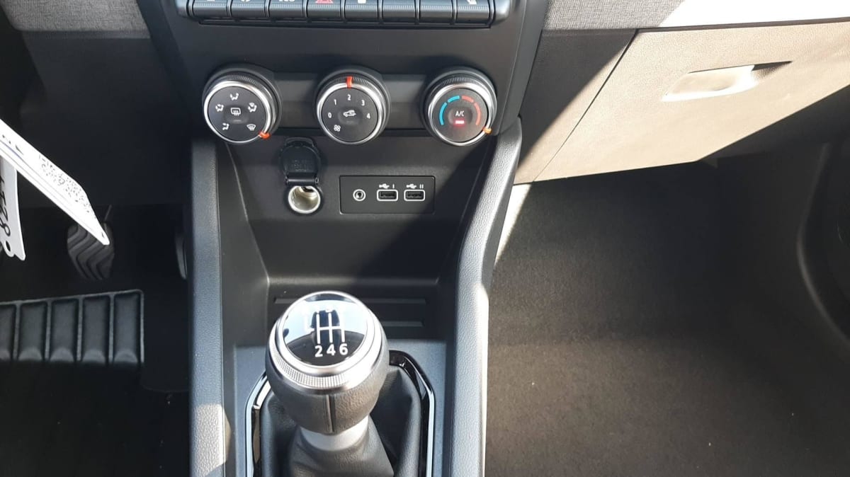 Renault CLIO 5 - Image 17