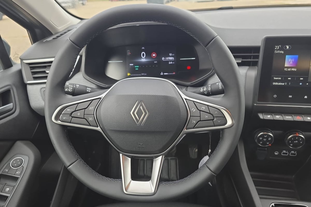 Renault CLIO 5 - Image 40