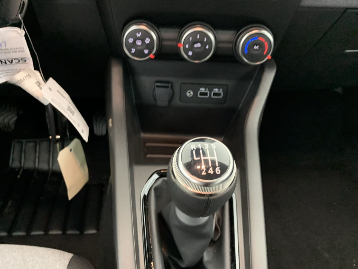 Renault CLIO 5 - Image 18