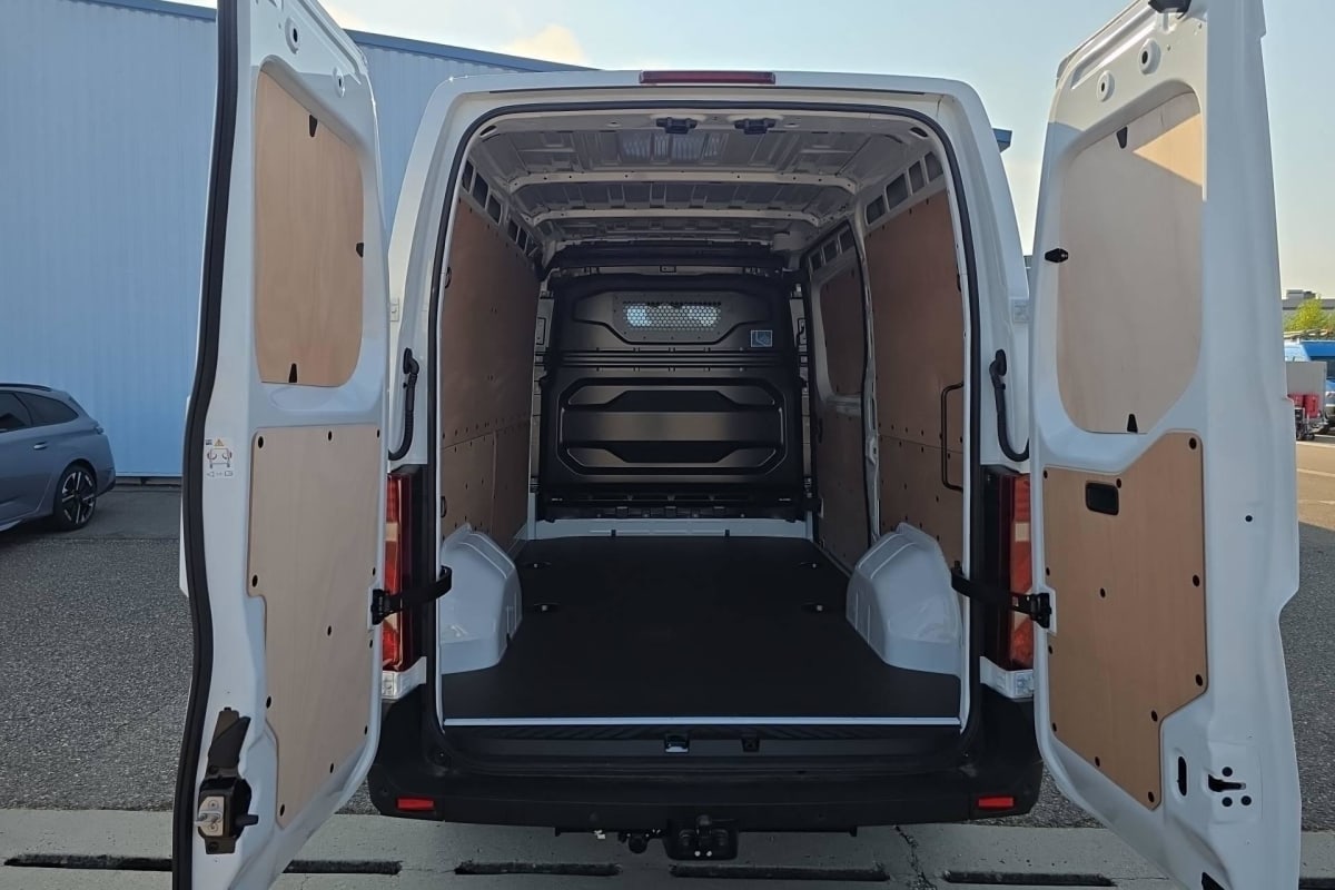 Renault Master Fourgon - Image 14