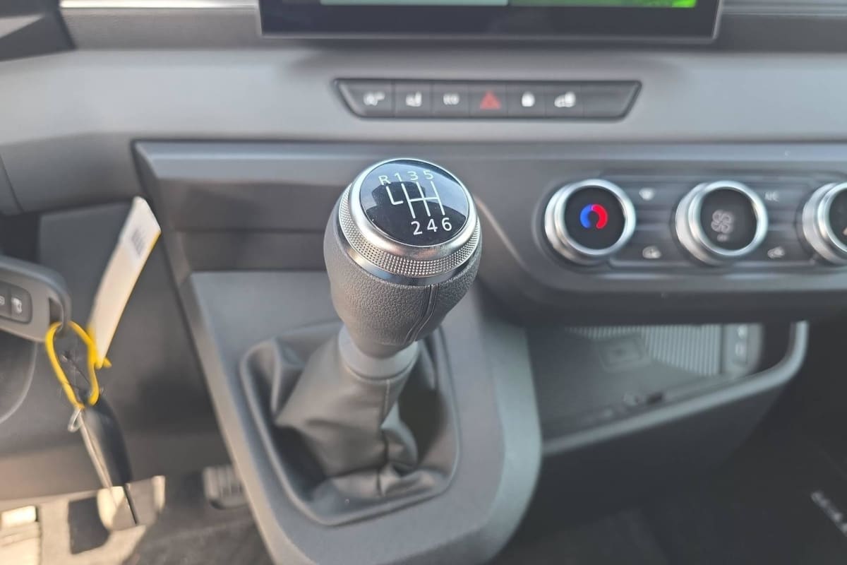 Renault Master Fourgon - Image 16