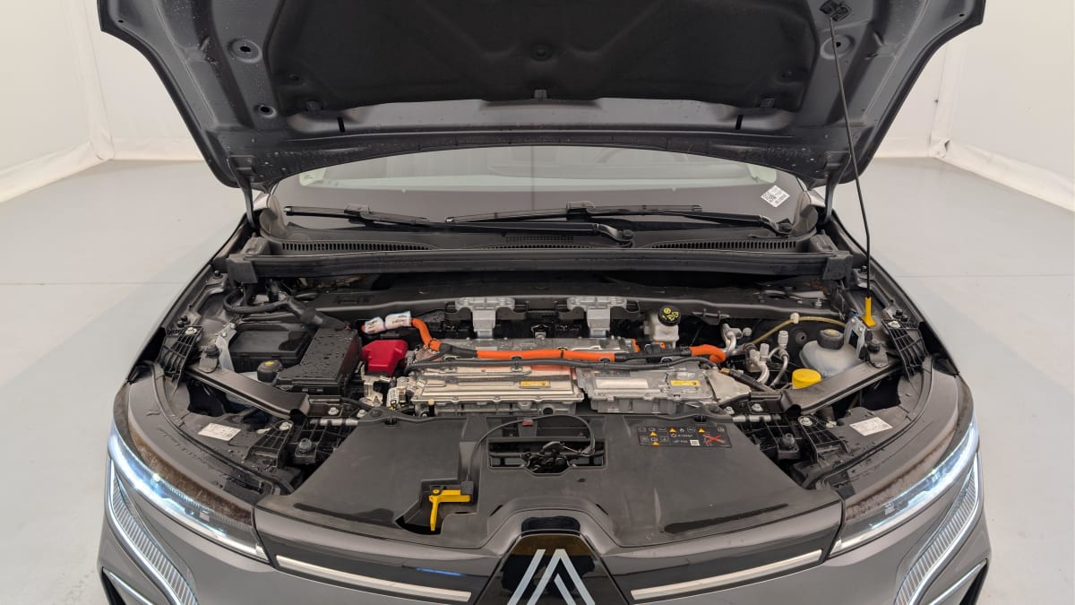 Renault Megane E-tech - Image 21