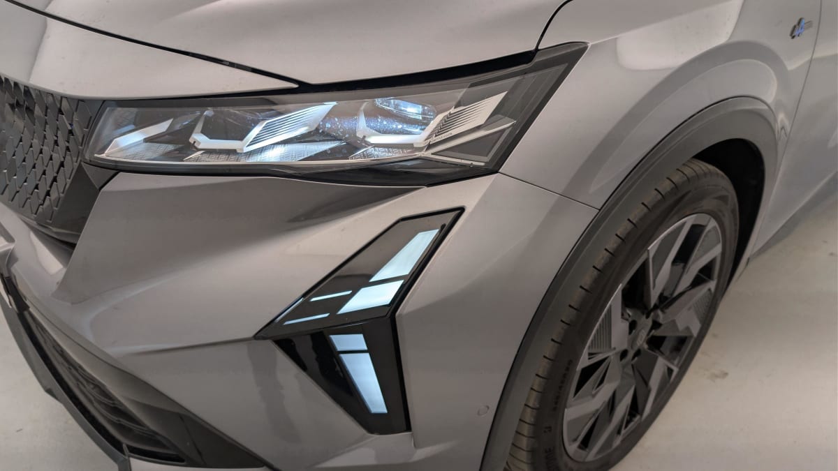 Renault Rafale - Image 24