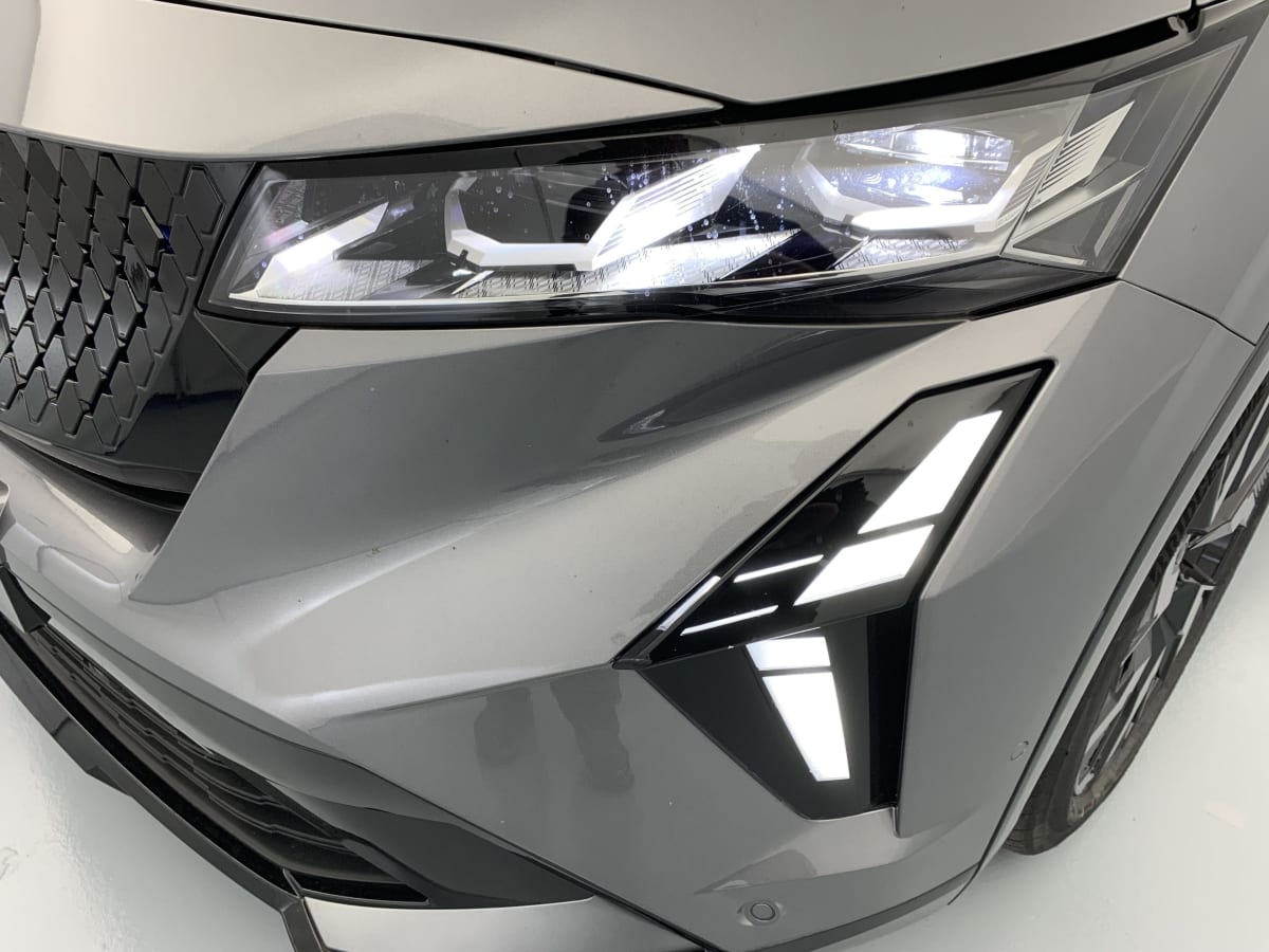 Renault Rafale - Image 26