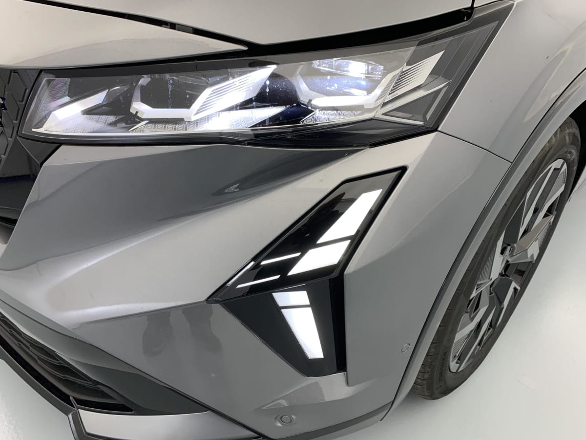 Renault Rafale - Image 24