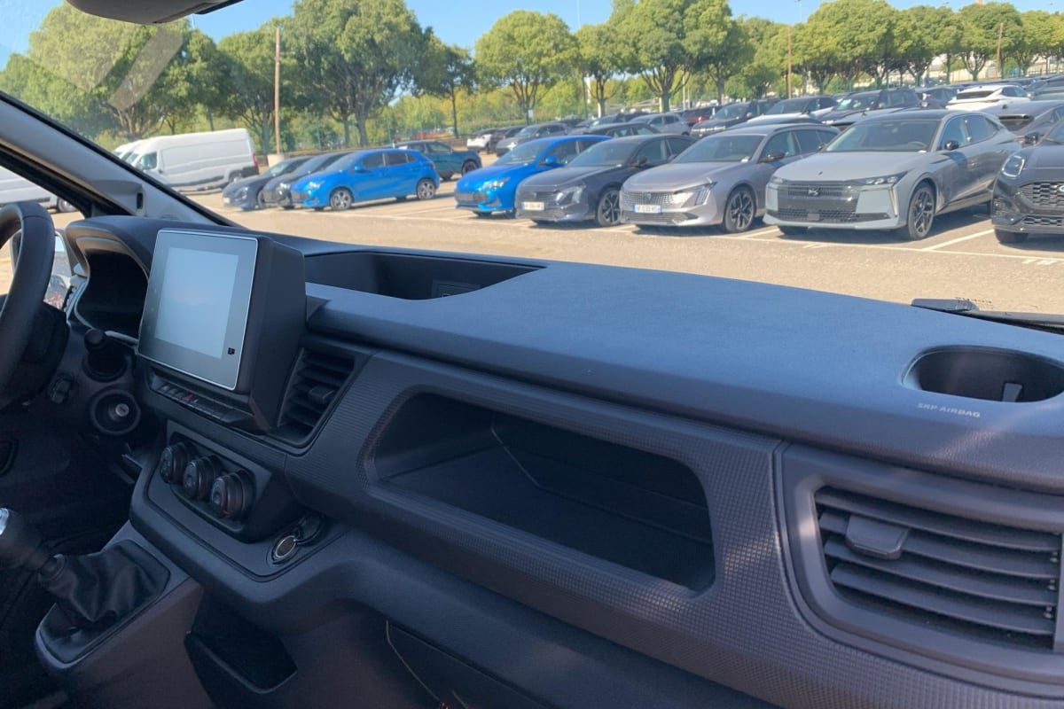 Renault TRAFIC FOURGON - Image 12