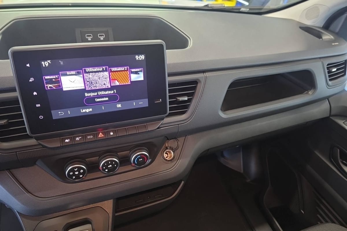 Renault TRAFIC FOURGON - Image 17