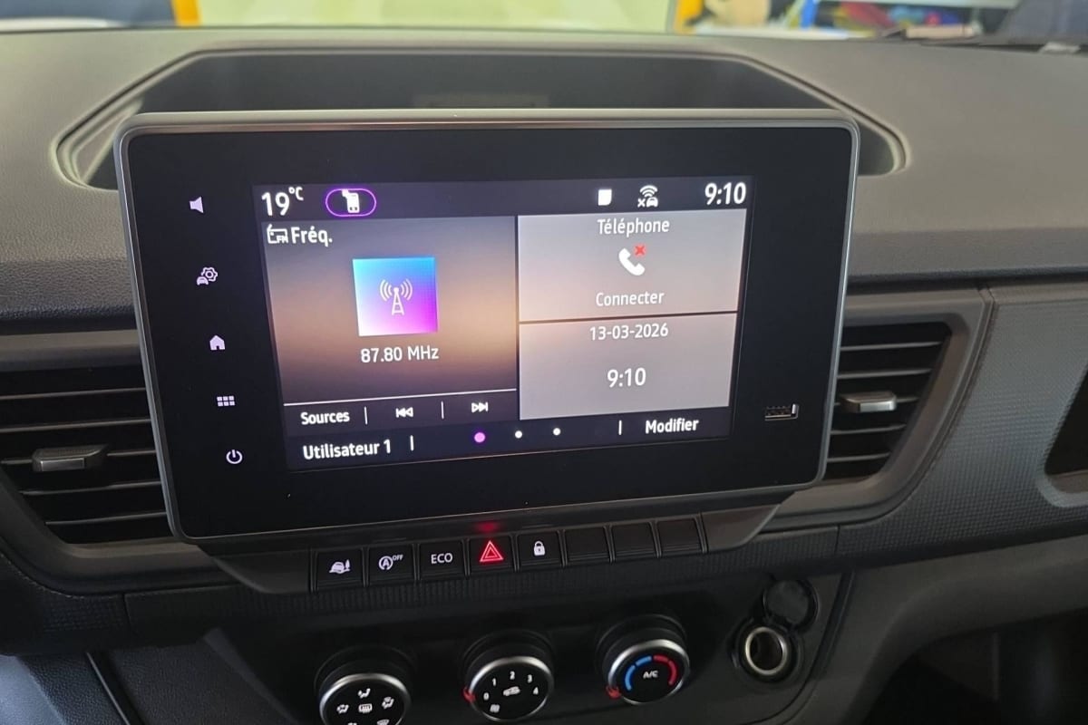 Renault TRAFIC FOURGON - Image 18