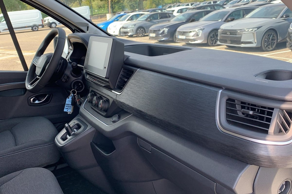 Renault TRAFIC FOURGON - Image 13