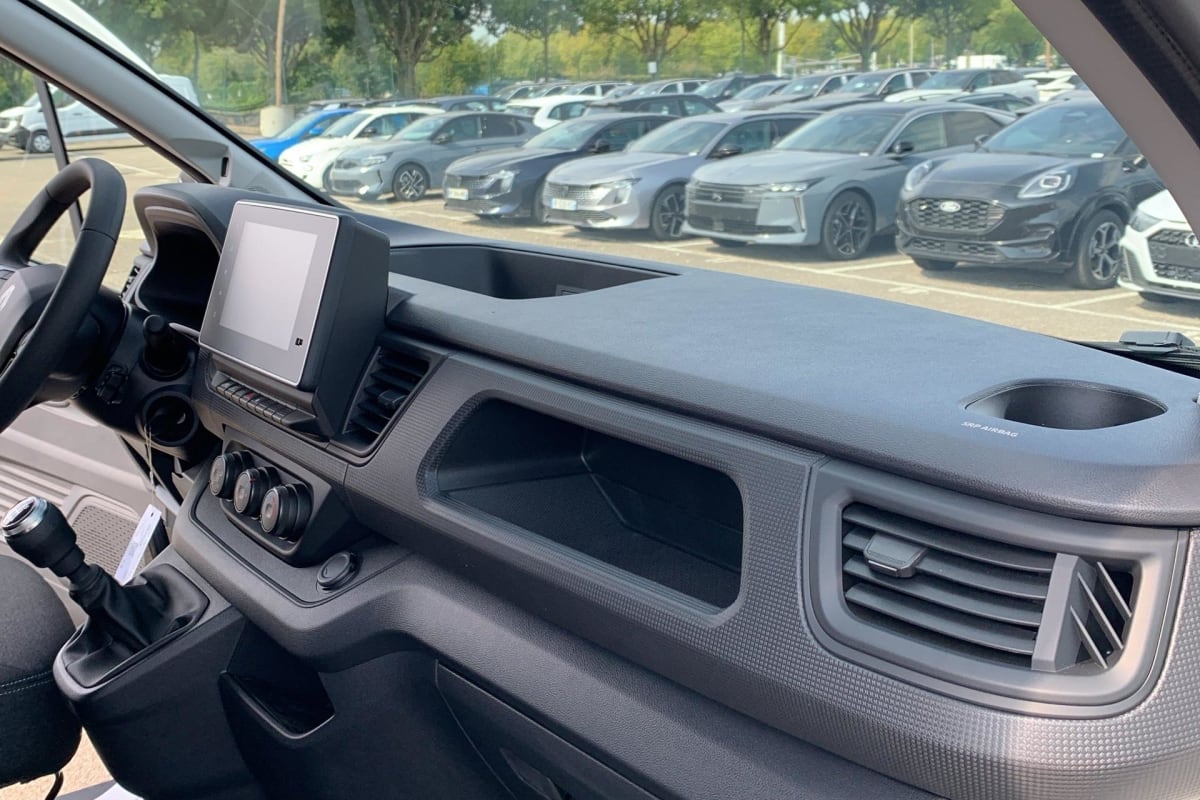 Renault TRAFIC FOURGON - Image 13
