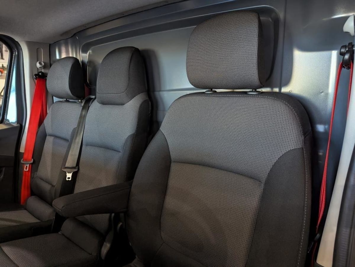 RENAULT TRAFIC FOURGON TRAFIC FGN L2H1 3T BLUE DCI 150 EDC GSR2 ADVANCE