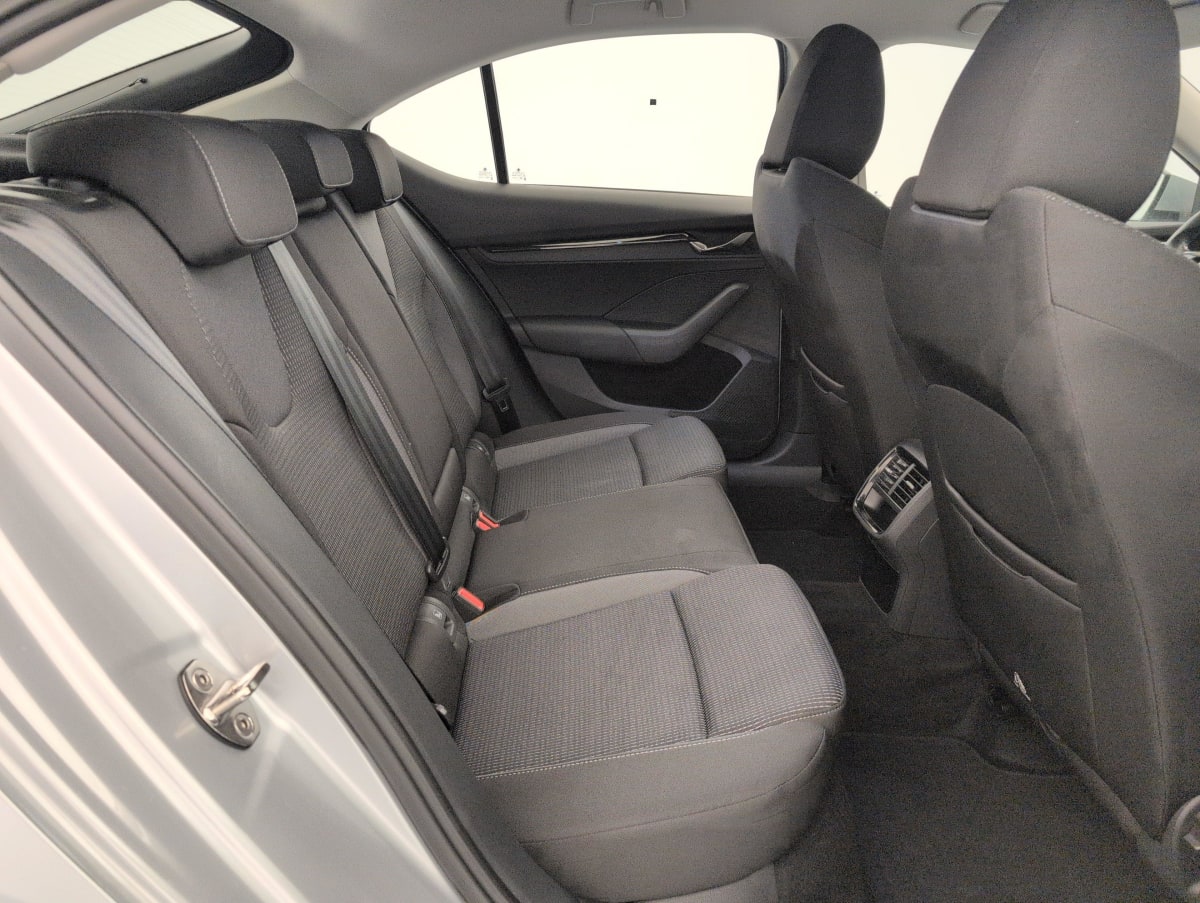 Skoda Octavia Combi - Image 10