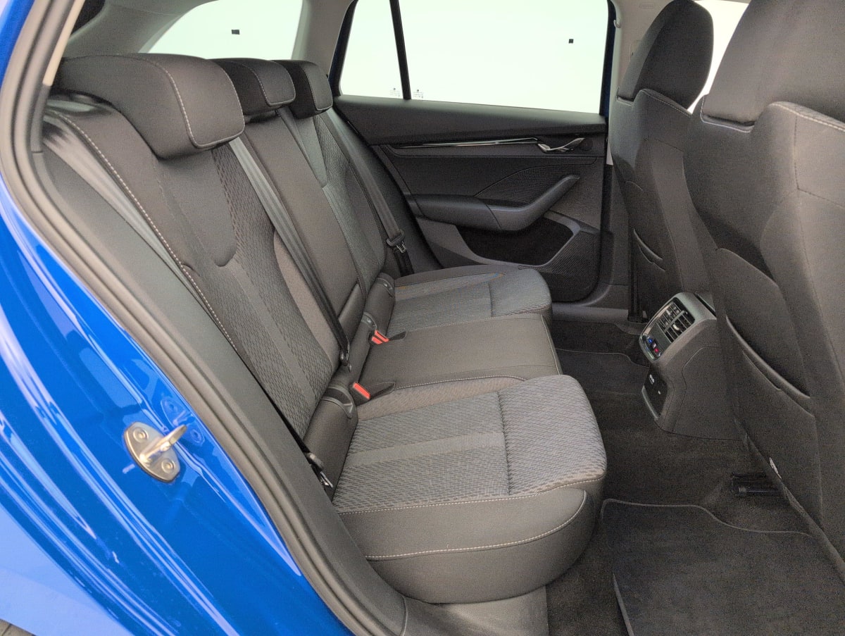 Skoda Octavia Combi - Image 10