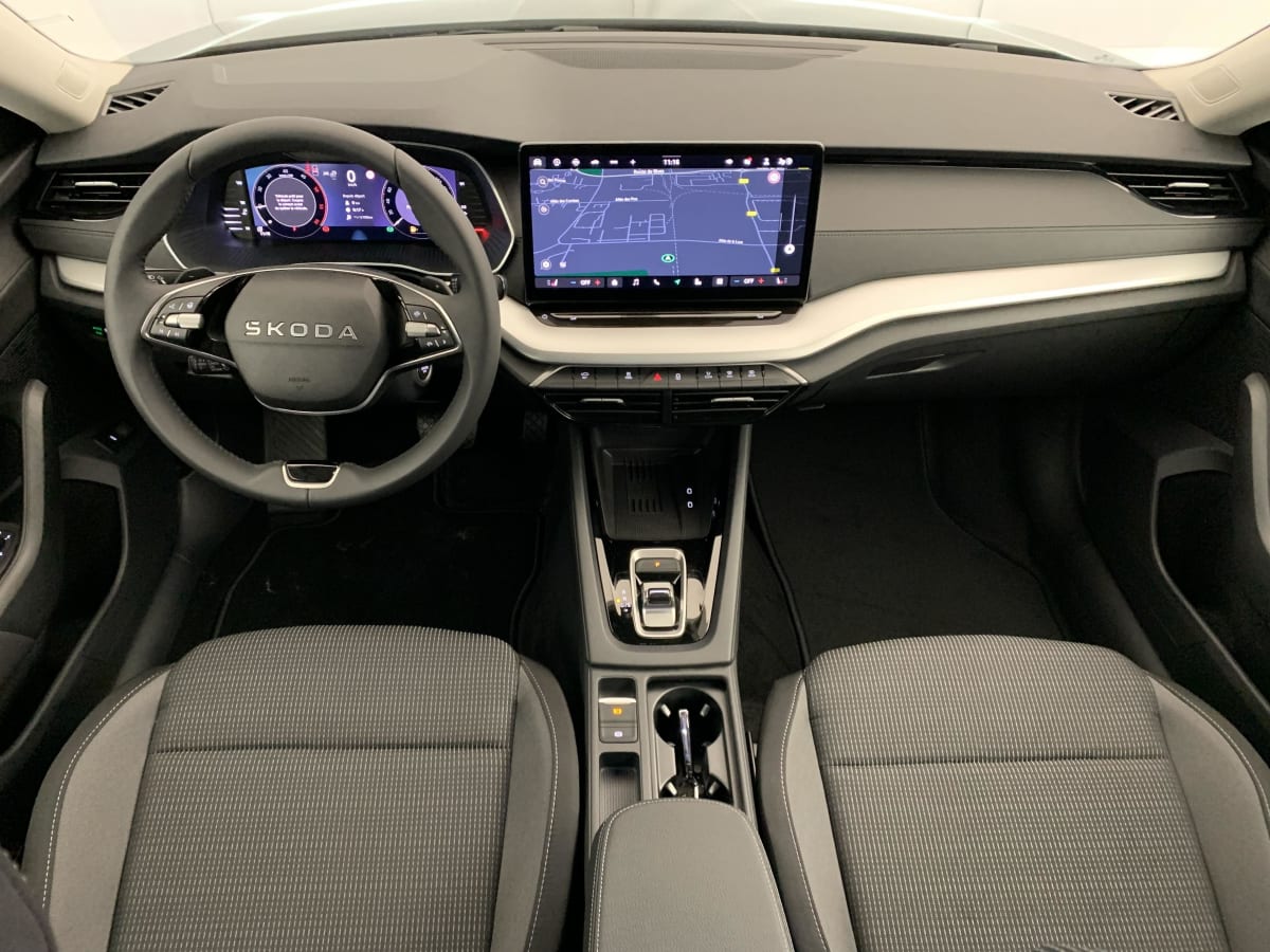 Skoda Octavia Combi - Image 12