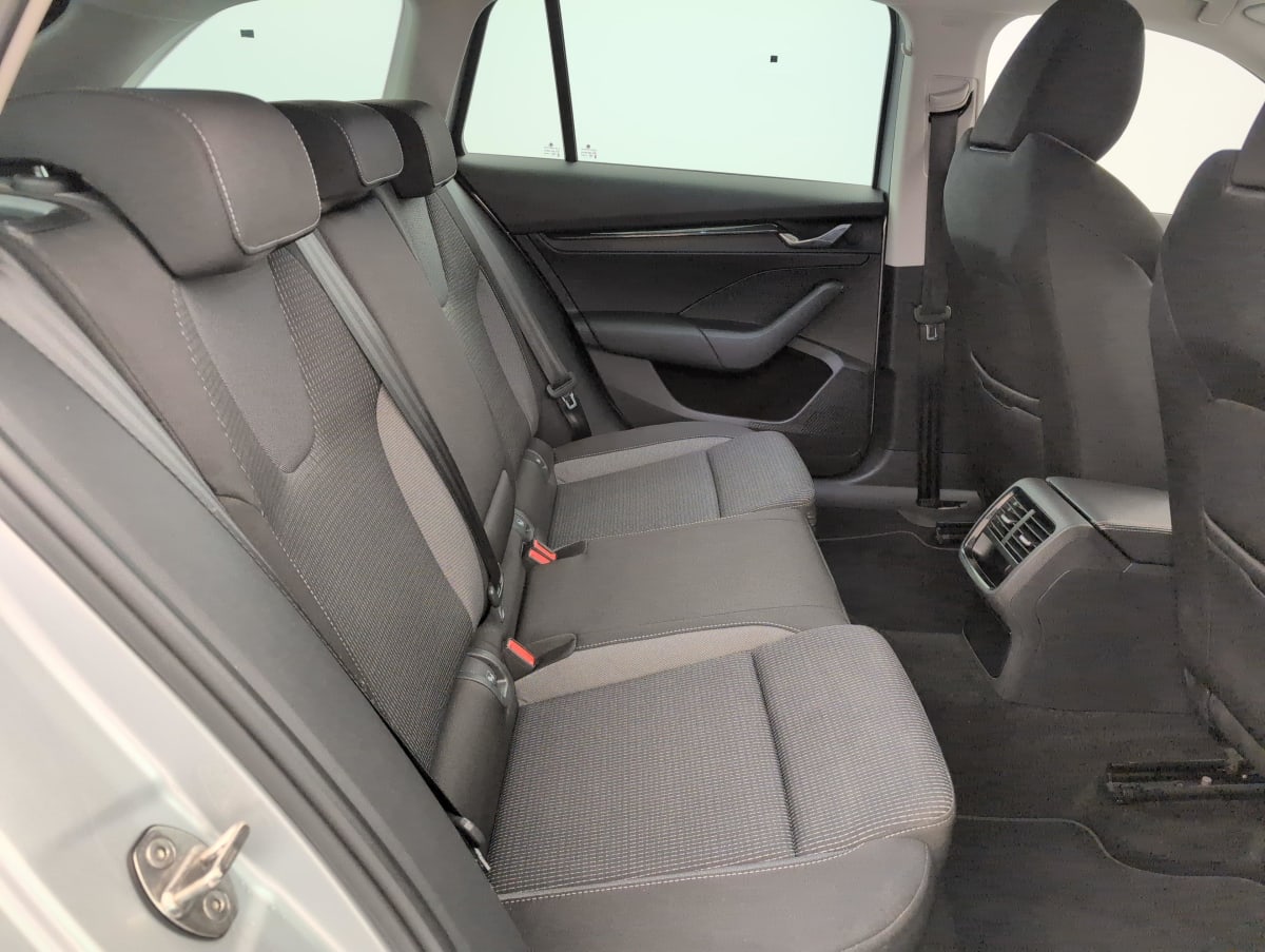 Skoda Octavia Combi - Image 10