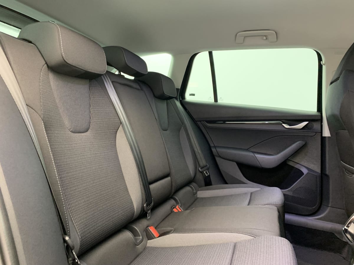 Skoda Octavia Combi - Image 10