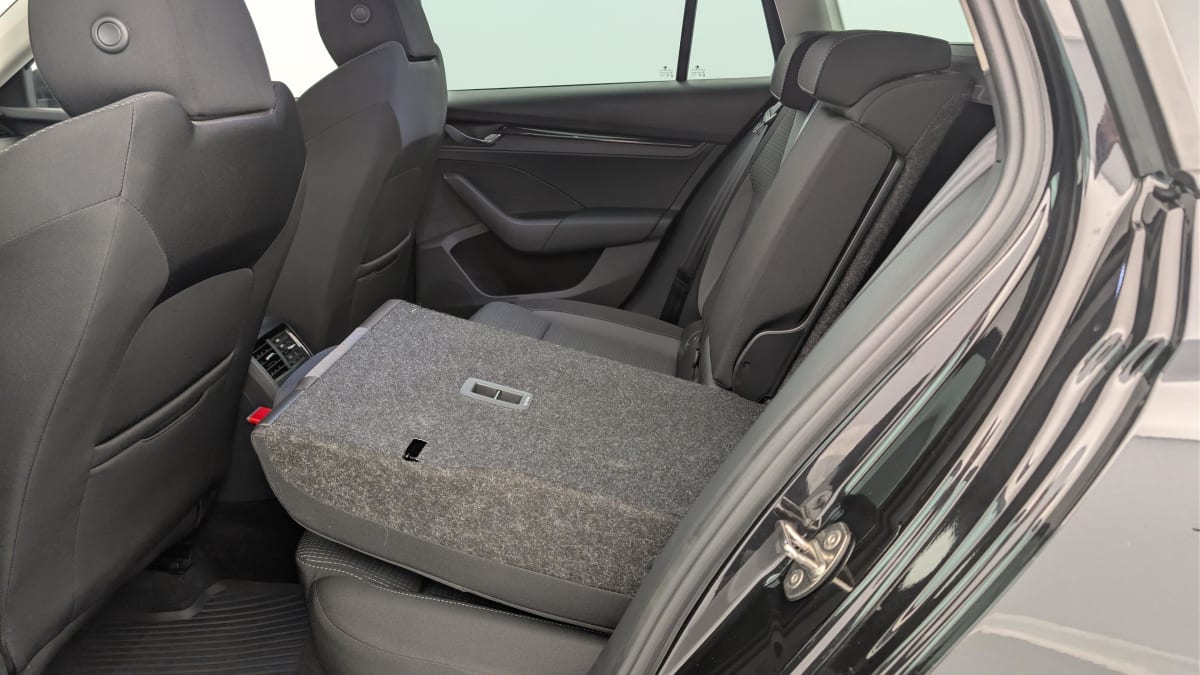 Skoda Octavia Combi - Image 12