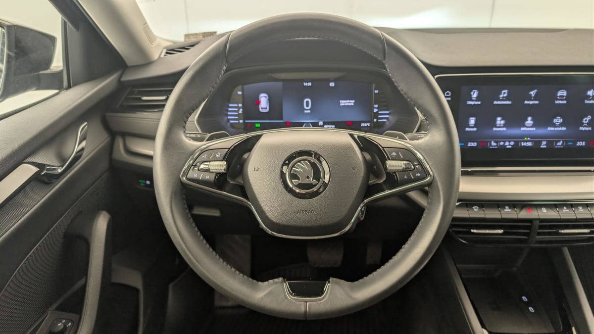 Skoda Octavia Combi - Image 14