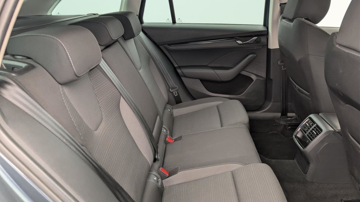 Skoda Octavia Combi - Image 10