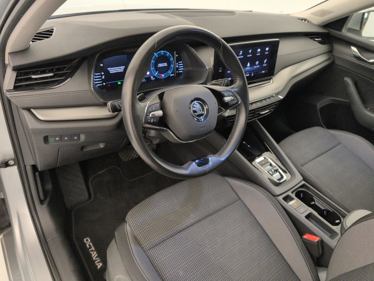 Skoda Octavia Combi - Image 15