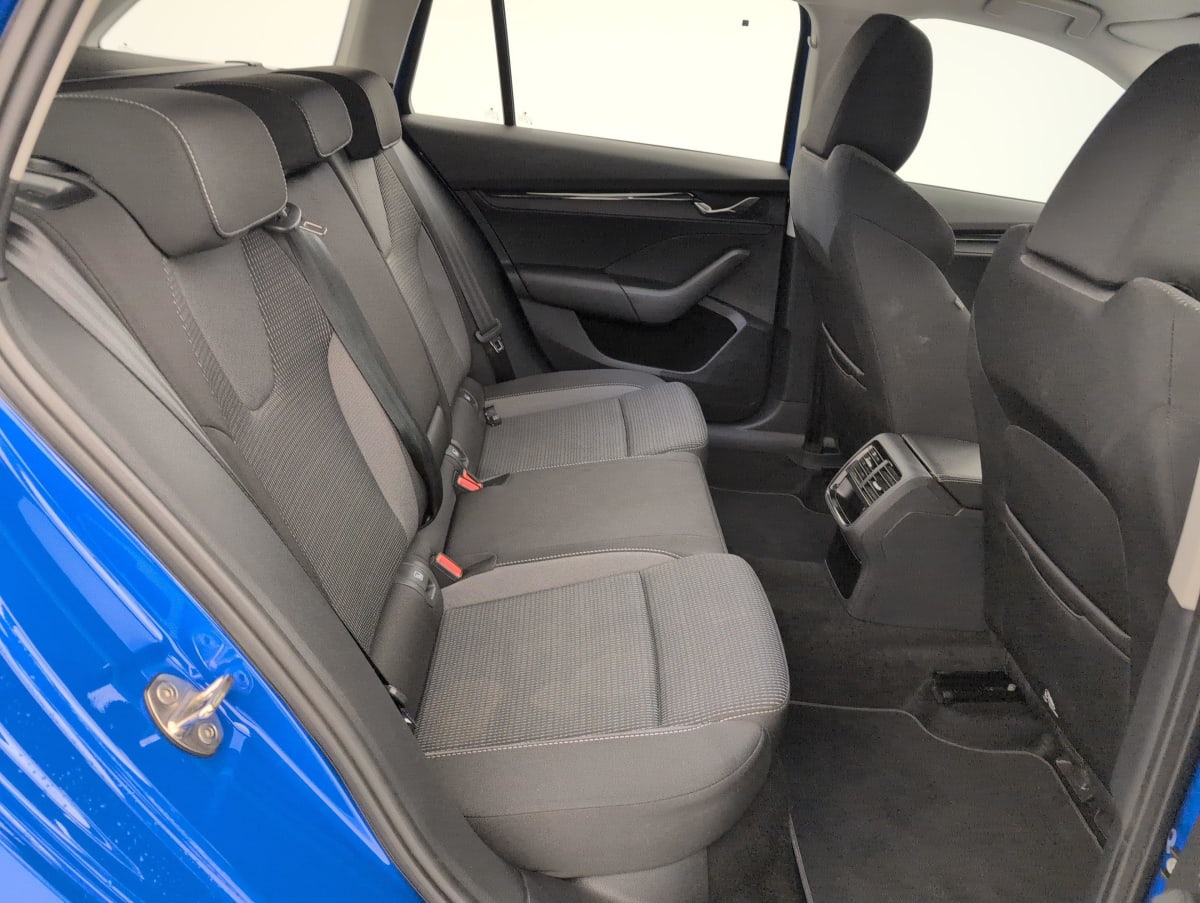 Skoda Octavia Combi - Image 10
