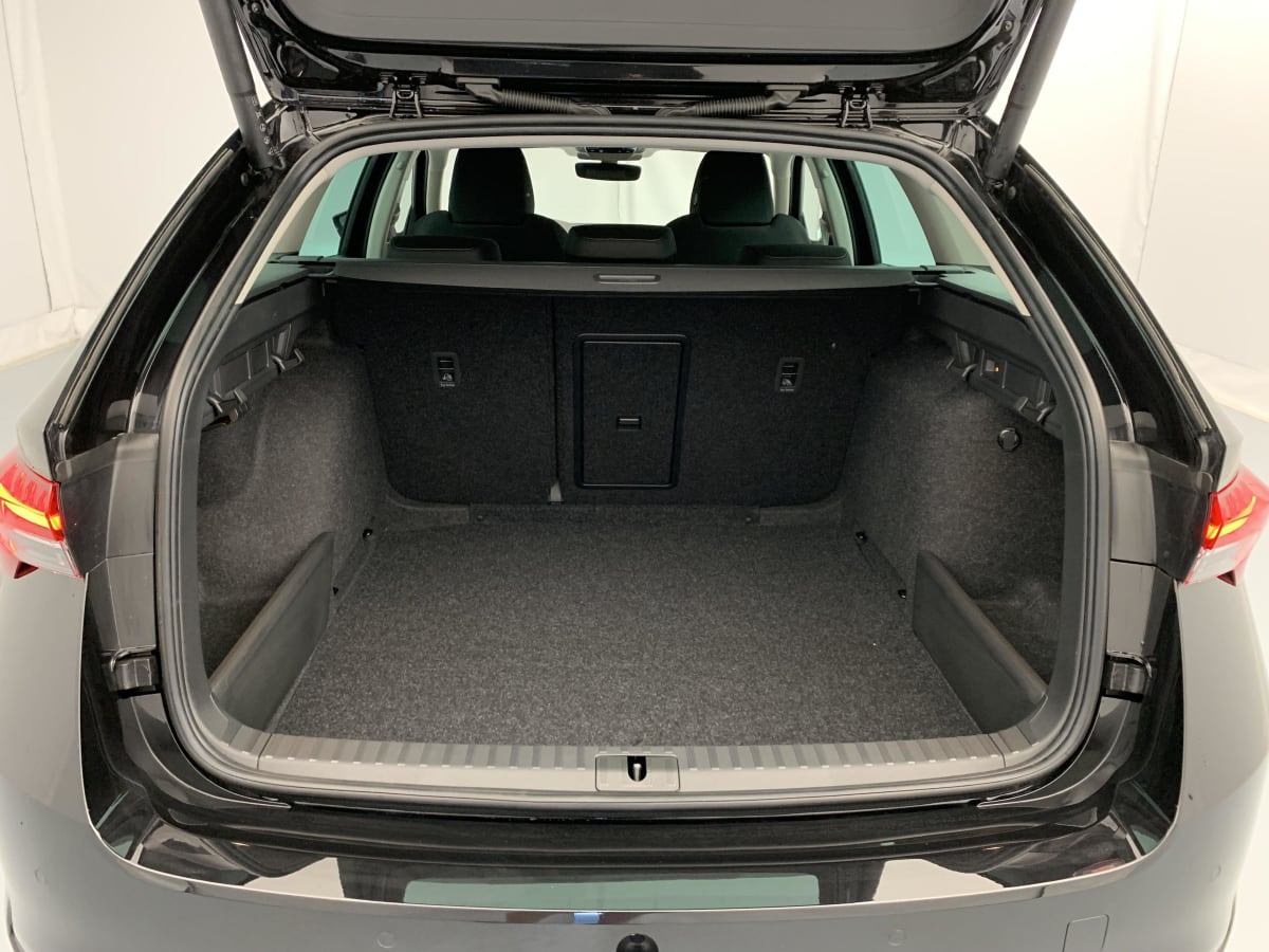Skoda Octavia Combi - Image 11