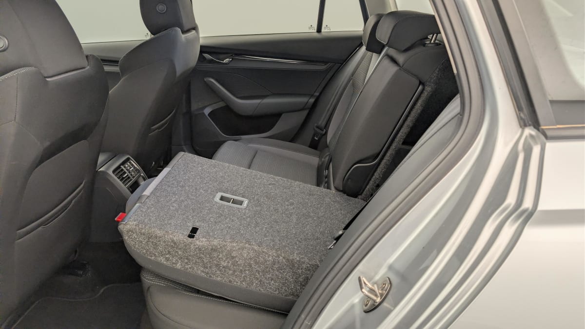 Skoda Octavia Combi - Image 12