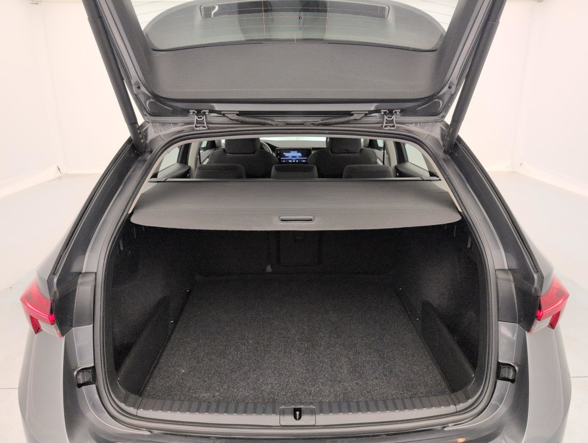 Skoda Octavia Combi - Image 11