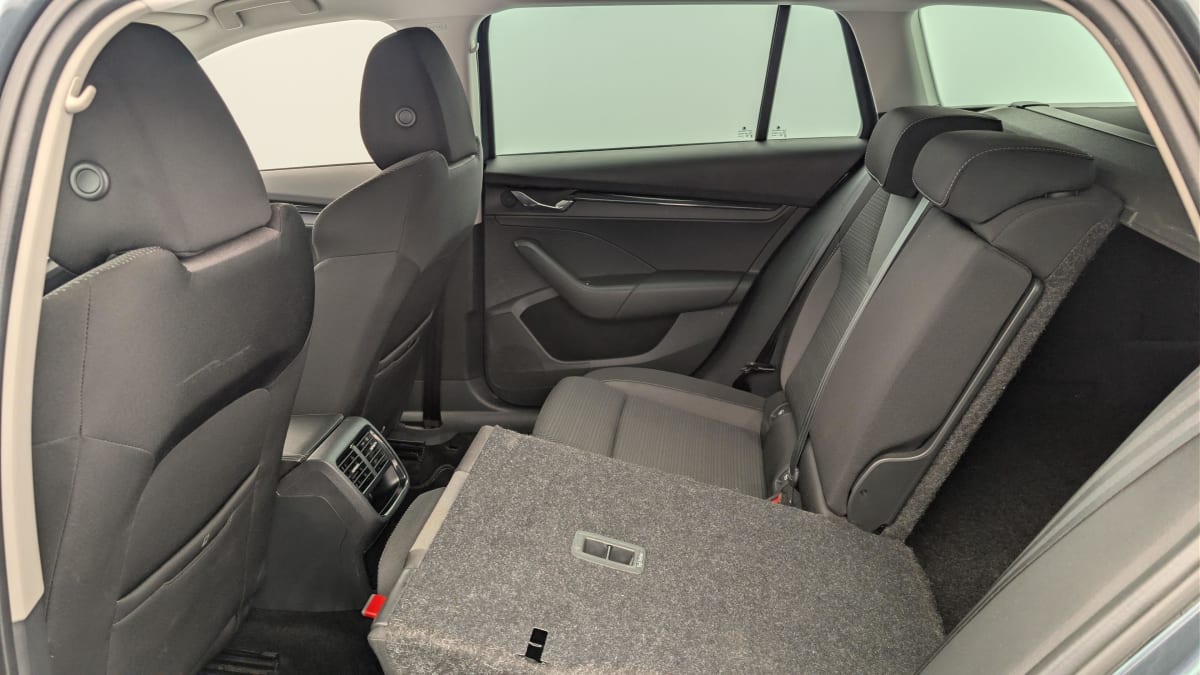 Skoda Octavia Combi - Image 12