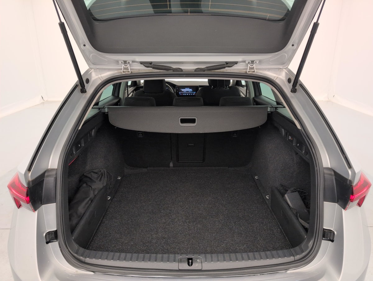 Skoda Octavia Combi - Image 11