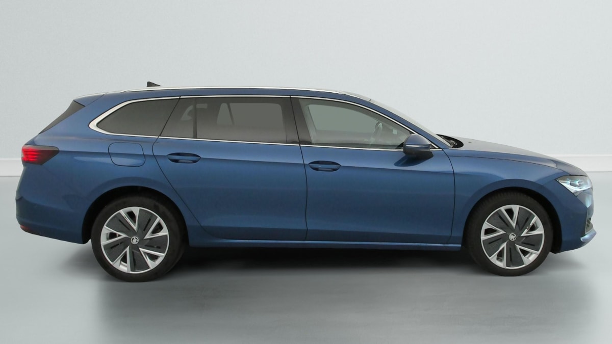Skoda Superb Combi - Image 8