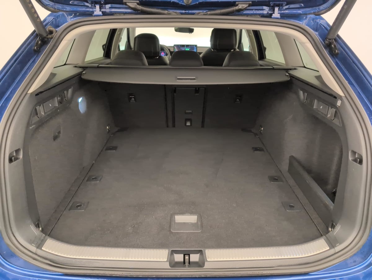 Skoda Superb Combi - Image 11
