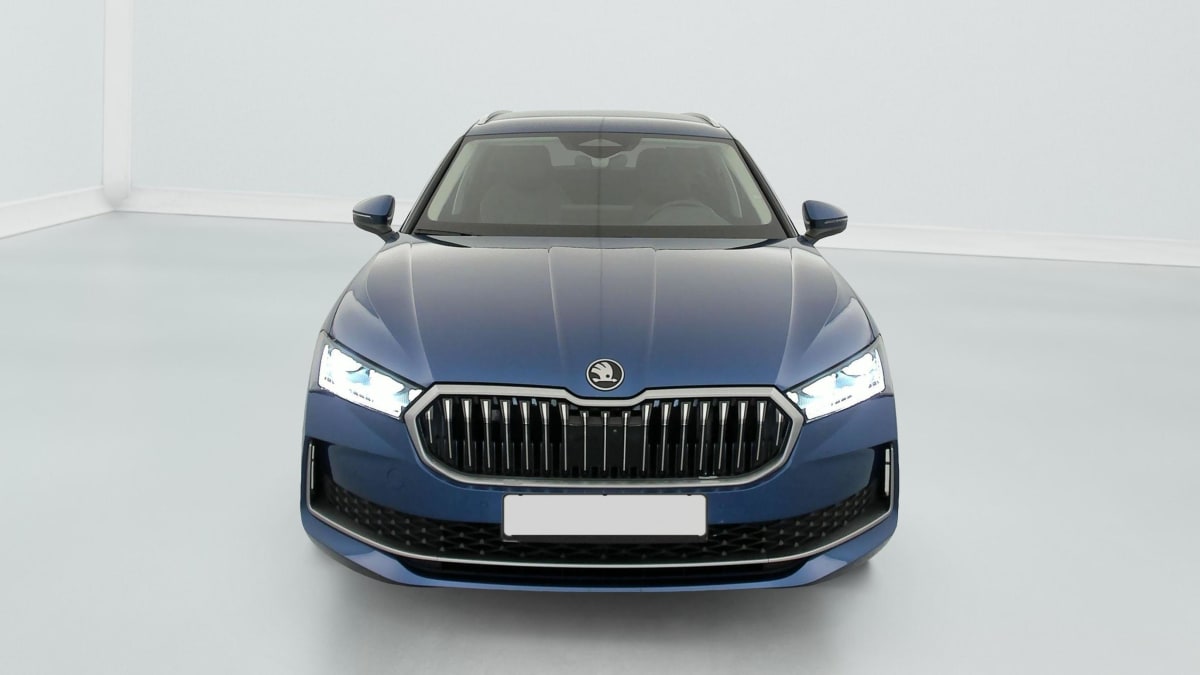 Skoda Superb Combi - Image 2