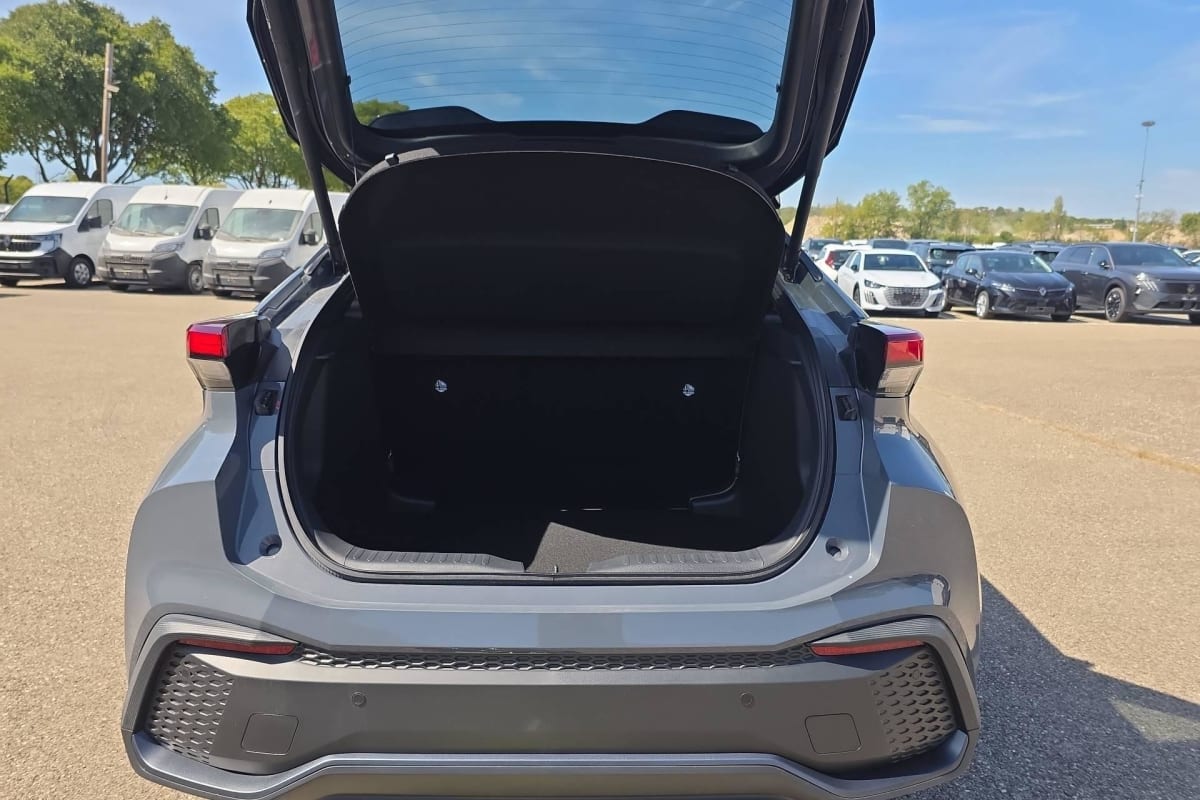 Toyota C-HR - Image 11