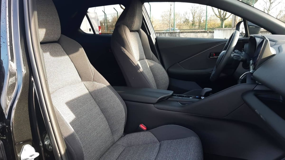 TOYOTA C-HR HYBRIDE RECHARGEABLE 225 DESIGN