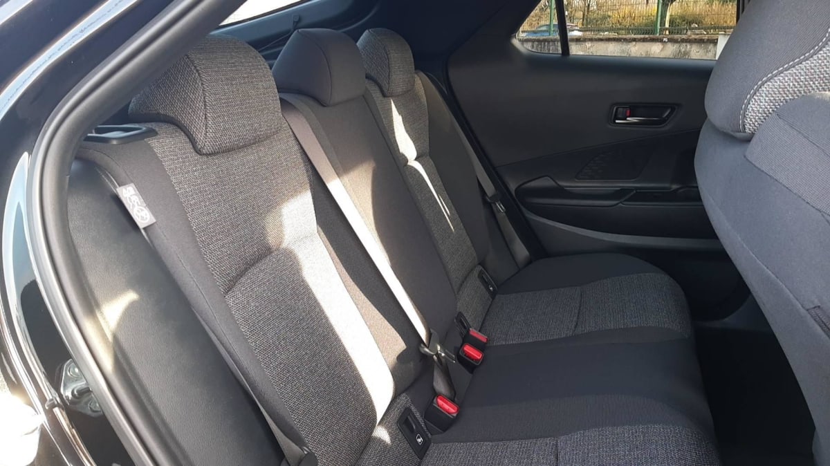 TOYOTA C-HR HYBRIDE RECHARGEABLE 225 DESIGN