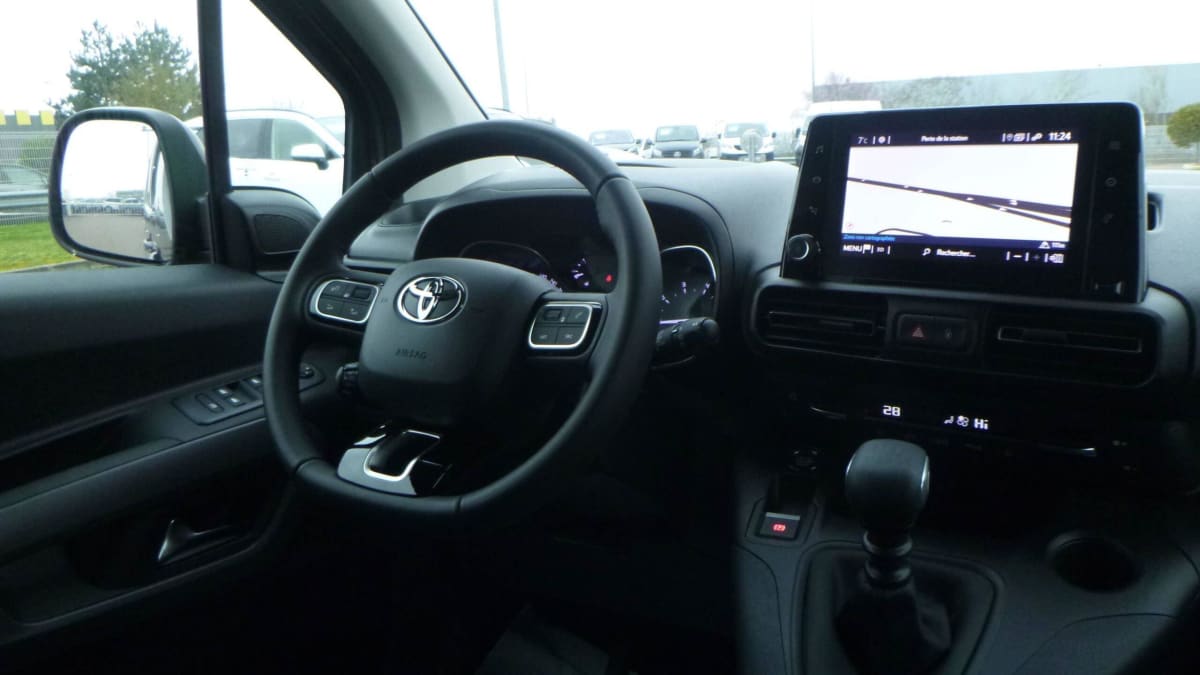 TOYOTA PROACE CITY VERSO RC23 PROACE CITY VERSO LONG 1.2L 110 VVT-I EXECUTIVE