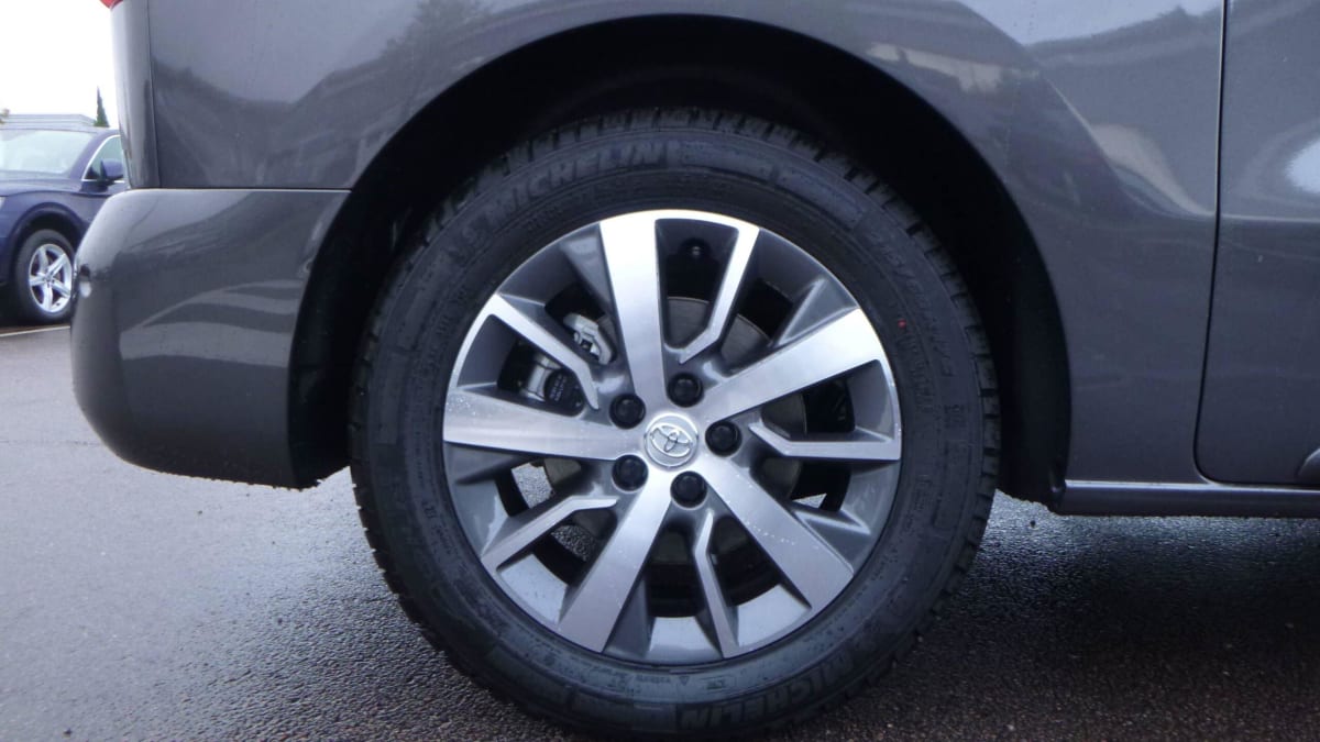 TOYOTA PROACE VERSO PROACE VERSO MEDIUM 2.0L 180 D-4D BVA8 LOUNGE
