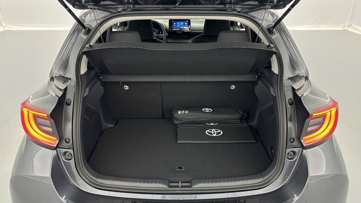 TOYOTA YARIS YARIS HYBRIDE 116H DESIGN E-CVT