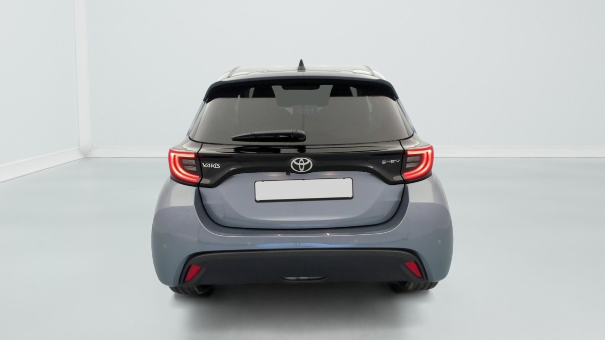 TOYOTA YARIS HYBRID 116H DESIGN