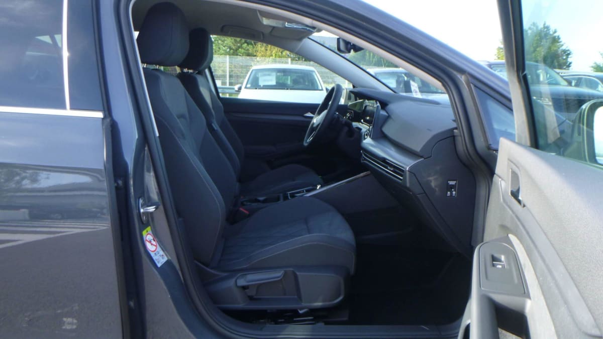 Volkswagen GOLF - Image 16