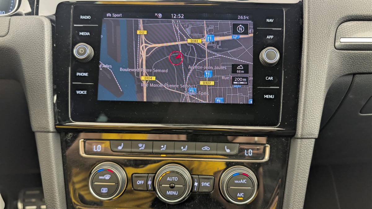 Volkswagen GOLF - Image 17