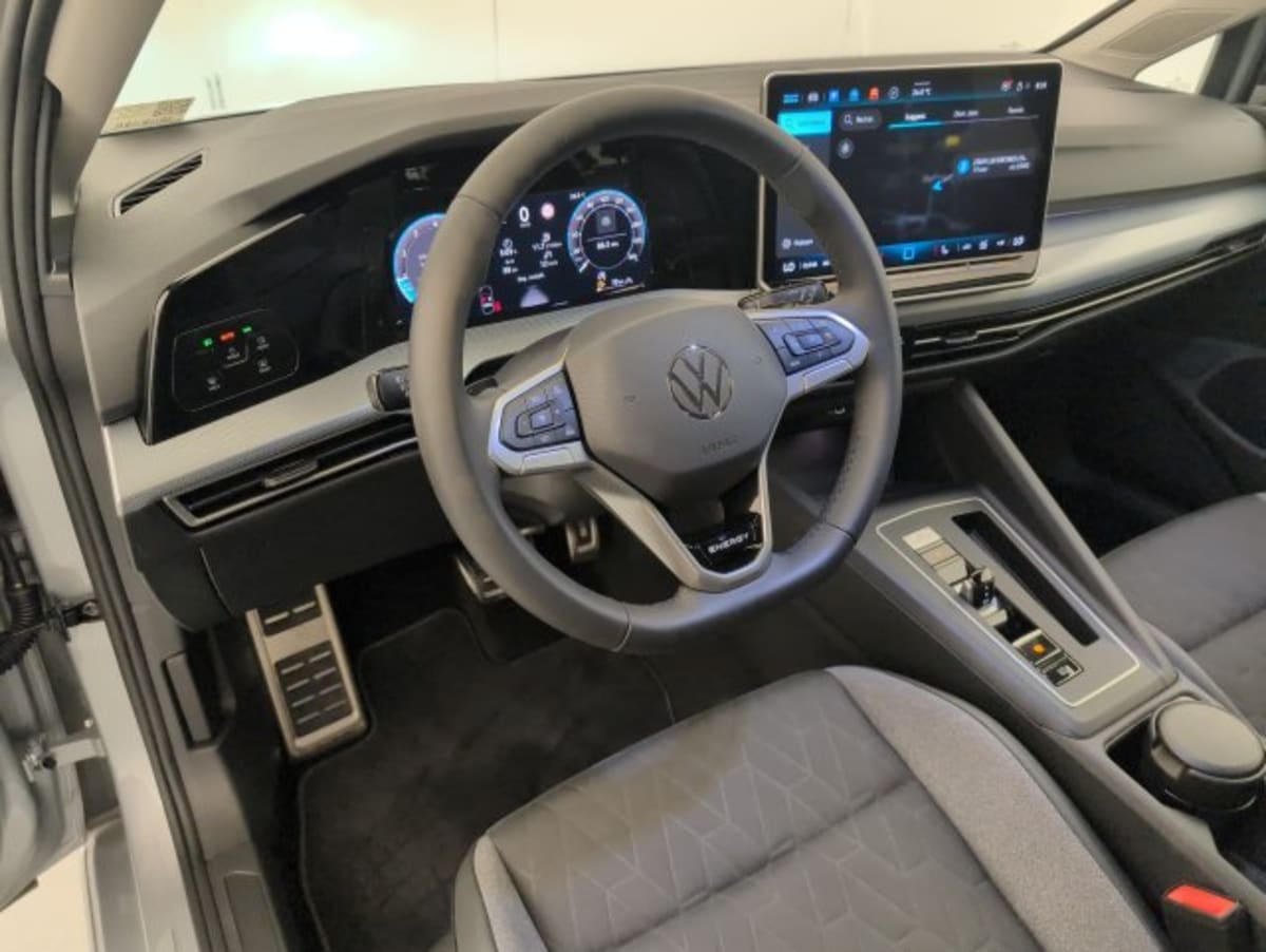 Volkswagen GOLF 8 - Image 16