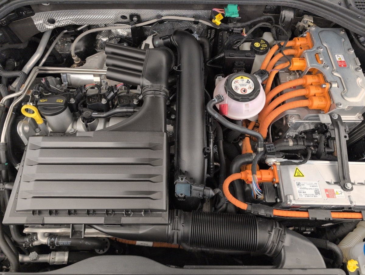 Volkswagen GOLF 8 - Image 20