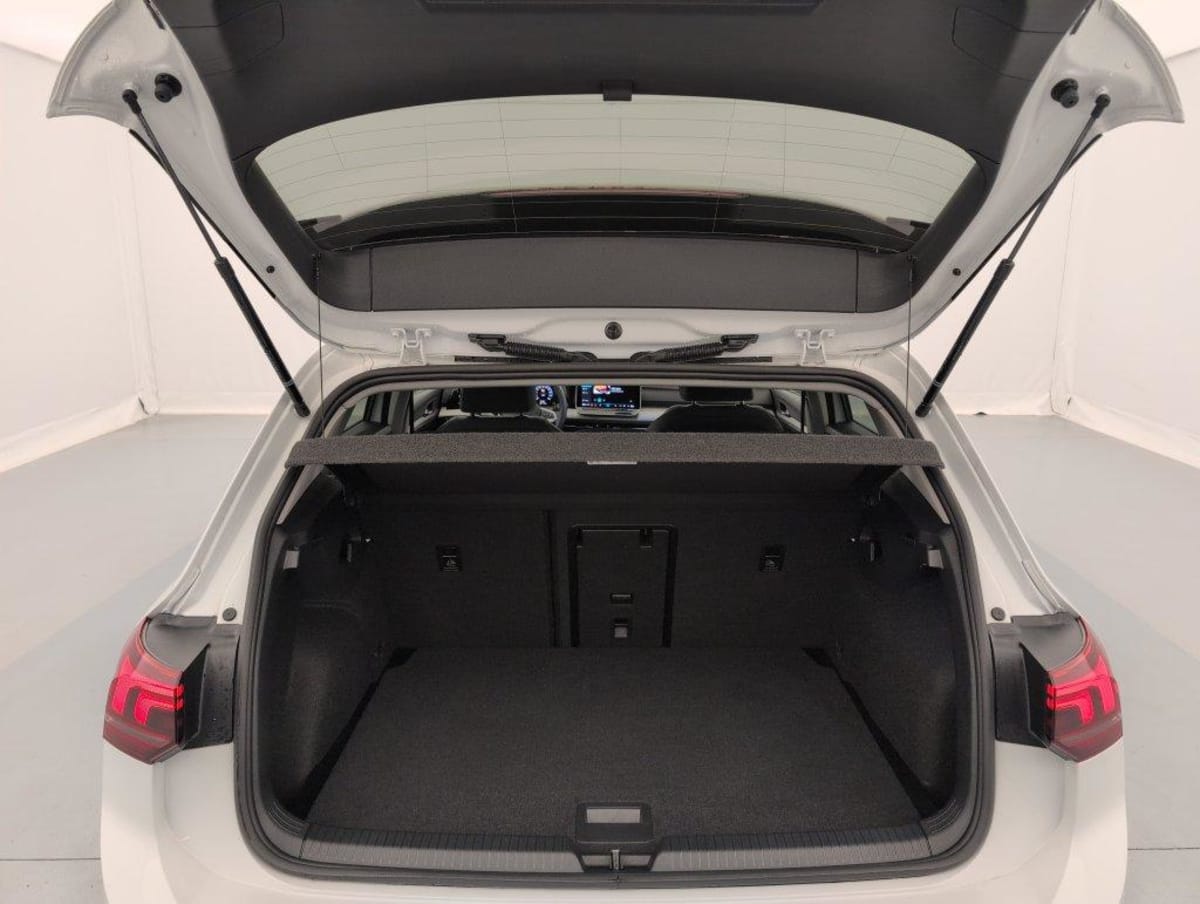 Volkswagen GOLF 8 - Image 11