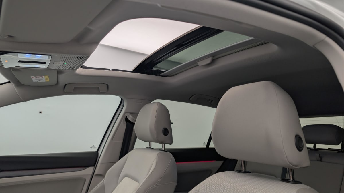 Volkswagen GOLF 8 - Image 24