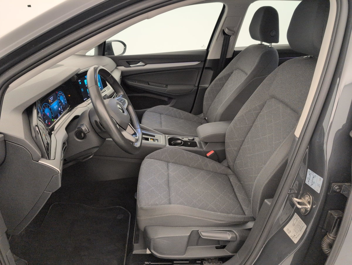 Volkswagen GOLF 8 - Image 17